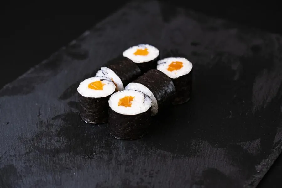 Маки с  копченым лососем